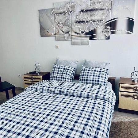 Chambre Et Sdd Privees Dans Une Maison Partagee Avec Des Residents มงส์ ภายนอก รูปภาพ