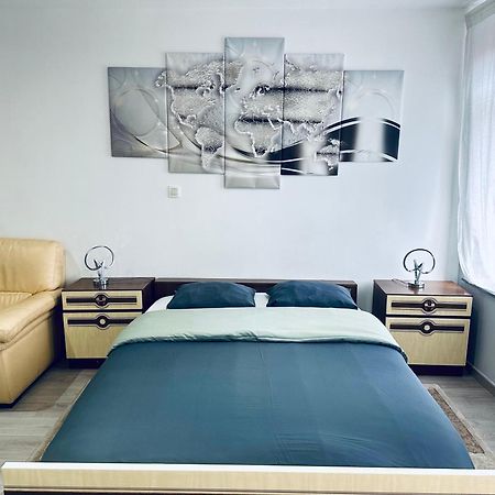 Chambre Et Sdd Privees Dans Une Maison Partagee Avec Des Residents มงส์ ภายนอก รูปภาพ