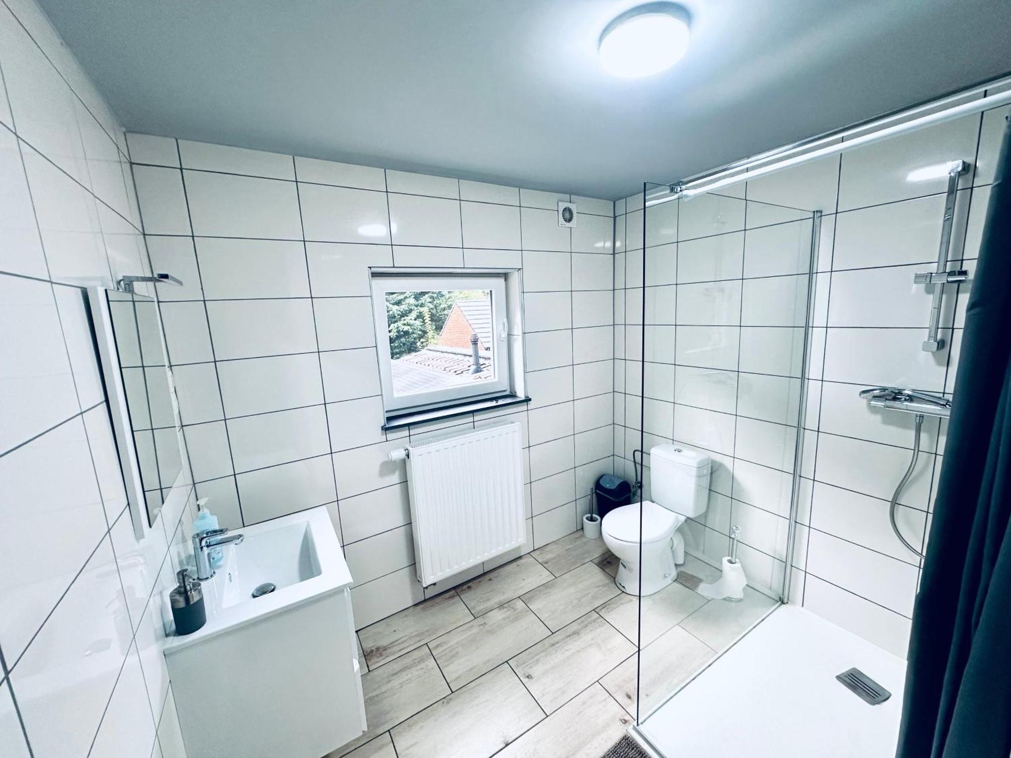 Chambre Et Sdd Privees Dans Une Maison Partagee Avec Des Residents มงส์ ภายนอก รูปภาพ