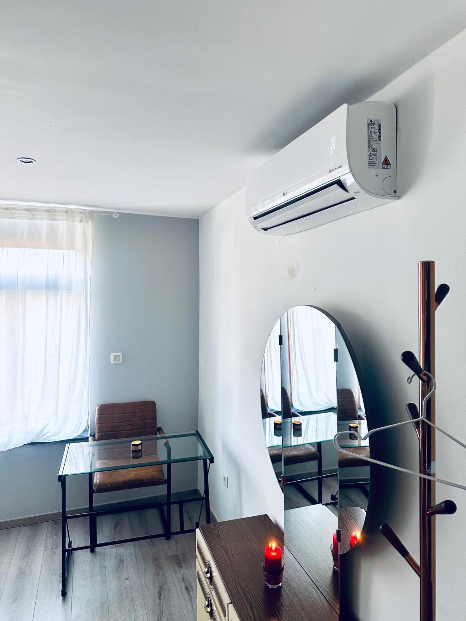Chambre Et Sdd Privees Dans Une Maison Partagee Avec Des Residents มงส์ ภายนอก รูปภาพ